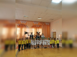 Ростовские школьники и дошкольники сделали из мусора музыкальные инструменты и посуду