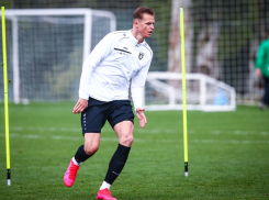 Муж ростовчанки Костенко Дмитрий Тарасов стал игроком «Рубина» и получил травму