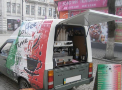Из кофе-машины в центре Ростова незаконно велась торговля
