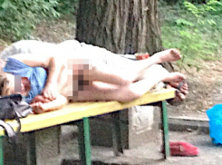 Сексом на лавочке на виду у всего двора занялась раскрепощенная парочка в Ростове