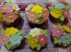 Похвалились своими куличами и яйцами виртуозные кухарки Ростова