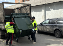 В Ростове продолжают обновлять мусорные контейнеры