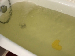 Водоканал Ростова назвал безопасной вонючую мерзкую воду в кранах горожан