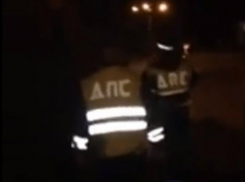 Разборки с вооруженными автоматом полицейскими попали на видео в Ростовской области