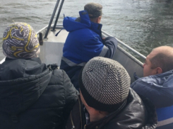 Перепуганных рабочих вытащили из водной западни спасатели в Ростовской области