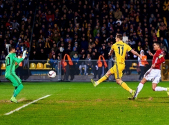 Великолепный гол Бухарова в ворота «МЮ» победил в голосовании болельщиков «Ростова»