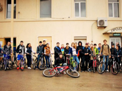  В Ростове велосипедисты под дождем отправились «Навстречу лету»