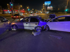 В Ростове нетрезвый водитель спровоцировал большое ДТП