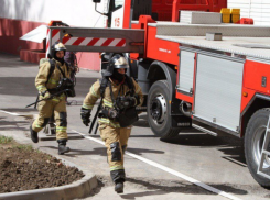 В центре Ростова из горящего ночного клуба эвакуировали 50 человек