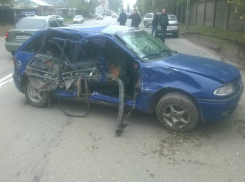 Молодая пассажирка такси «Везет» пострадала в жутком ДТП с внедорожником под Ростовом