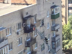 Балкон на девятом этаже сгорел в центре Ростова