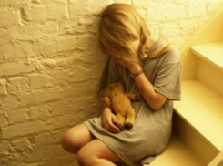 Школьница из Волгодонска стала жертвой сексуального домогательства со стороны сожителя матери