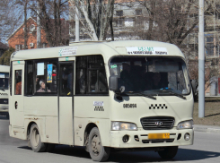 Четыре человека, в том числе 12-летний мальчик, получили травмы в жутком ДТП с маршруткой в центре Ростова