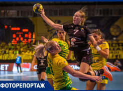 Ростовчанин сделал предложение своей возлюбленной на матче ГК «Ростов-Дон»