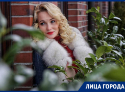 «Падала со сцены и разбивала губу микрофоном»: Анастасия Бэйкер – о работе и счастье 