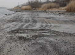 Движение почти 50-ти судов по Дону остановлено из-за того, что ветер «сдул» воду 