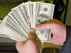 Замначальника таможенного поста поймали на взятке в семь тысяч долларов