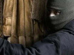 Дерзкое ограбление магазина меховых и кожаных изделий совершил мужчина в Ростовской области