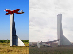 Самолет рухнул с постамента в «осиротевшей» станице Романовской