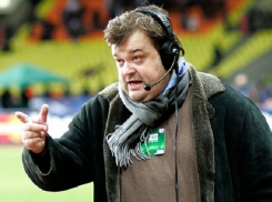 Скандальный телекомментатор Василий Уткин раскритиковал ФК «Ростов» за неумение продавать билеты болельщикам