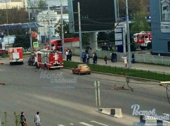 В Ростове на Нагибина загорелся бизнес-центр «Аметист»