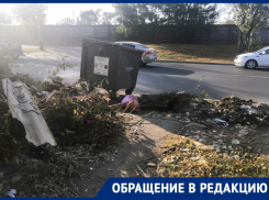 В Ростове перекресток превратился в свалку из-за сгоревших мусорных контейнеров