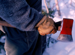 Мужчина зарубил топором супружескую пару в частном доме Ростовской области