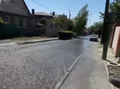 В Ростове улицы в Александровке превратились в бурные реки после коммунальной аварии