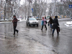 Донских автомобилистов предупредили о гололедице и призвали заменить резину