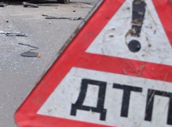 Мужчина погиб и три человека были ранены в автокатастрофе под Таганрогом