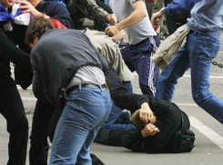 Массовая драка переросла в «джентельменскую» разборку в парке Ростова