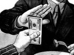 Полицейский из Аксайского района отказался от взятки в 100 тысяч рублей 