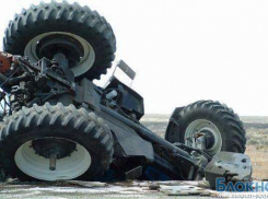 В Ростовской области в ДТП с трактором 1 погиб, 6 пострадали 