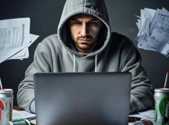 Пенсионерке из Ростовской области вернули переведенные лже-брокеру деньги  