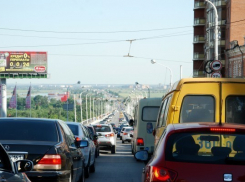 На выезде из Ростова в сторону Батайска «растянулась» пробка