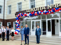 В День знаний Алексей Логвиненко посетил торжественную линейку в отремонтированной школе №84