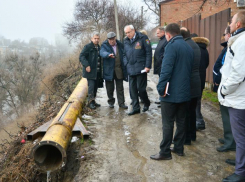 В Ростове по ул. Русская перекрыли движение на опасном участке