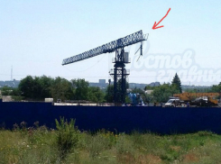 Переломившийся строительный кран покалечил и убил людей в Ростове