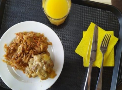 Донские школьники и детсадовцы недополучают витамины из-за маленьких порций