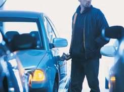 Автомойщик в Ростовской области угнал дорогую иномарку клиента