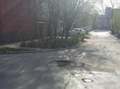 Огромные ямы появились на Семашко в Ростове 