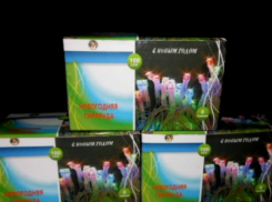 Обогатиться за счет распродажи новогодних гирлянд «помешали» жительнице Украины ростовские таможенники