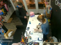 Хорошо одетого мужчину, обманувшего беззащитную студентку на три тысячи рублей ищут в Ростове