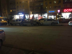 Водитель иномарки устроил массовую аварию в центре Ростова: есть пострадавшие