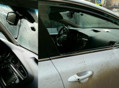 Красавицу «Киа» оставили без стекол и «глаз» на освещенной парковке в центре Ростова