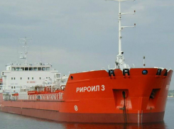 Обманутые моряки два месяца выживают на судне в порту Ростова