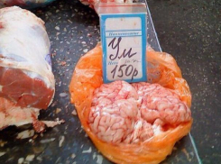 Продажа большого «ума» в мясном павильоне Таганрога вызвала странное желание женщины