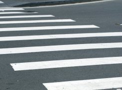 В Ростове Автобус столкнулся с легковой машиной, пострадала женщина