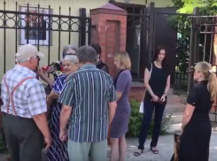 Двери морга закрыли перед носом безутешных родственников покойных в Ростове