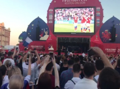 Пятый гол сборной России взорвал фан-зону залпами конфетти в Ростове 